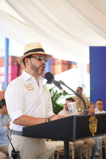 De la Espriella urge iniciar fumigación de cultivos ilícitos tras incautación de 7,6 toneladas de cocaína en Cartagena