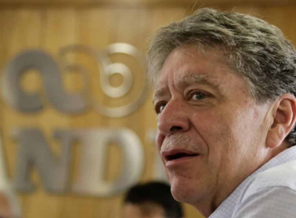 Bruce Mac Master deja la ANDI en medio de tensiones con el Gobierno de De la Espriella