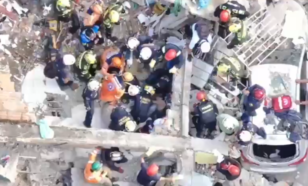 Edificio afectado por el terremoto se desplomó en Pereira: dos personas fueron rescatadas con vida