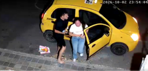 En Cúcuta buscan a taxista señalado de agredir a una mujer: ataque quedó registrado en video