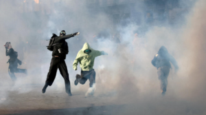 Ola de protestas sacude a Europa: disturbios, miles de detenidos y gobiernos ordenan despliegues militares y restricciones