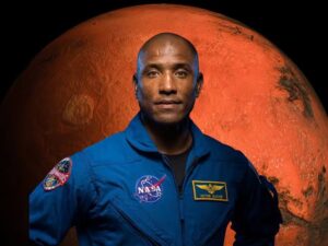 "Estamos más cerca de llevar humanos a Marte": El astronauta Víctor Glover vislumbra la nueva era de la exploración espacial