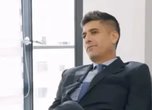 Abren investigación contra exfiscal Mario Burgos por presunta tortura psicológica y revelación de secretos