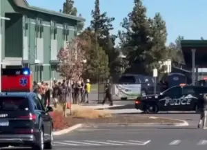 Tiroteo en Oregón deja tres menores y un docente muertos; un vecino neutraliza al presunto agresor